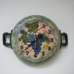 Ρολόι-αναπαλαιωμένο τηγάνι  Φ25 -"Σταφύλι"